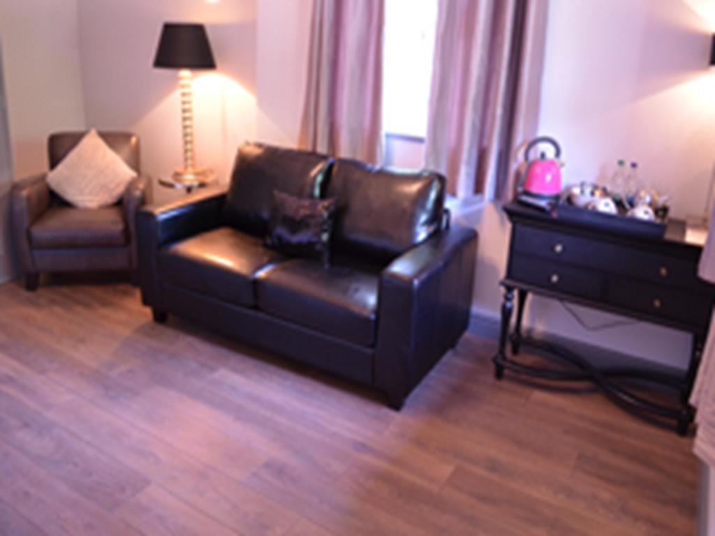 The King William IV Bed and Breakfast Royston Habitación foto